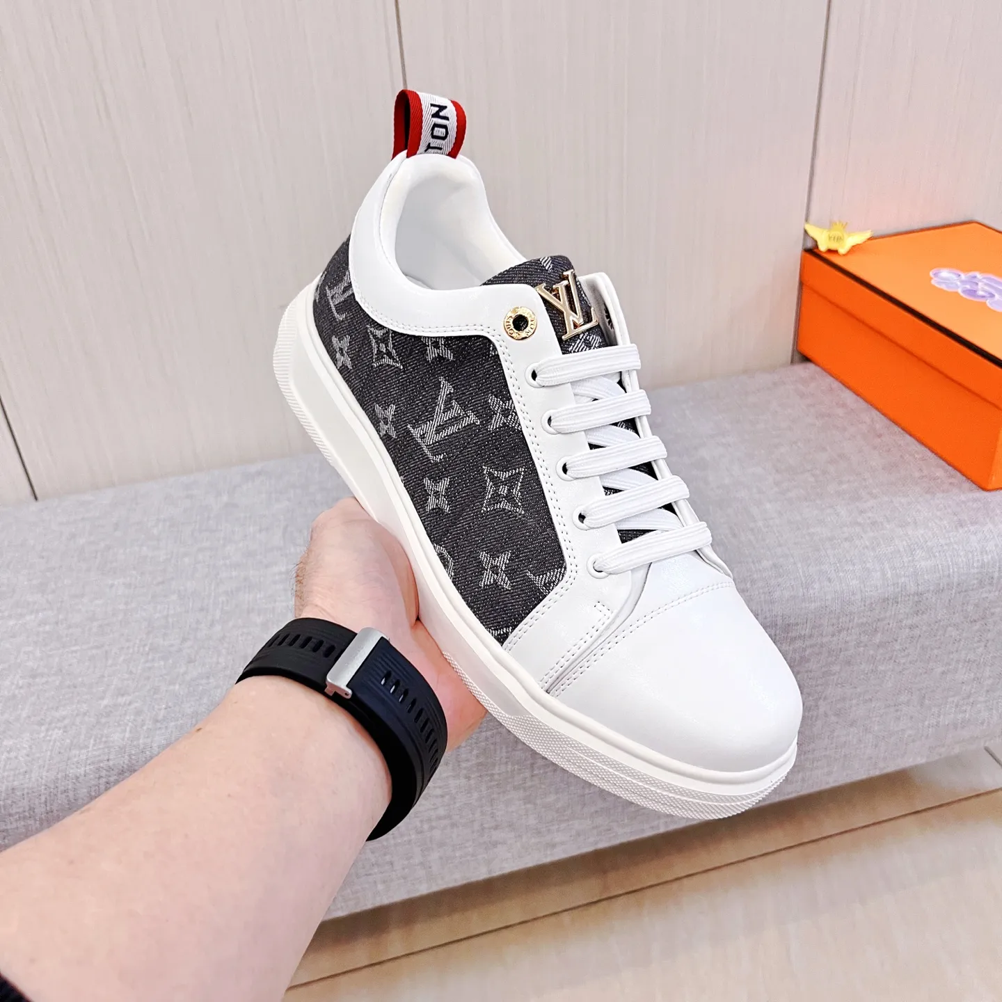 🚘🚘Factory batch 400💰[LV]🔥Louis Vuitton, high-end men's shoes brand, official website 1:1 latest masterpiece: the upper is made of first-layer cowhide imported from Italy with a comfortable and breathable lining➕original non-slip and wear-resistant outsole🔥, making walking more convenient and comfortable! An exclusive new model, a stunning work, a beautiful 1:1 replica [color] compared to the official quality! Create a fashionable personality to set off your uniqueness! A must-have for trendy men! Classic🔥Size: 38-44 Color: 🔥Multiple colors available🔥